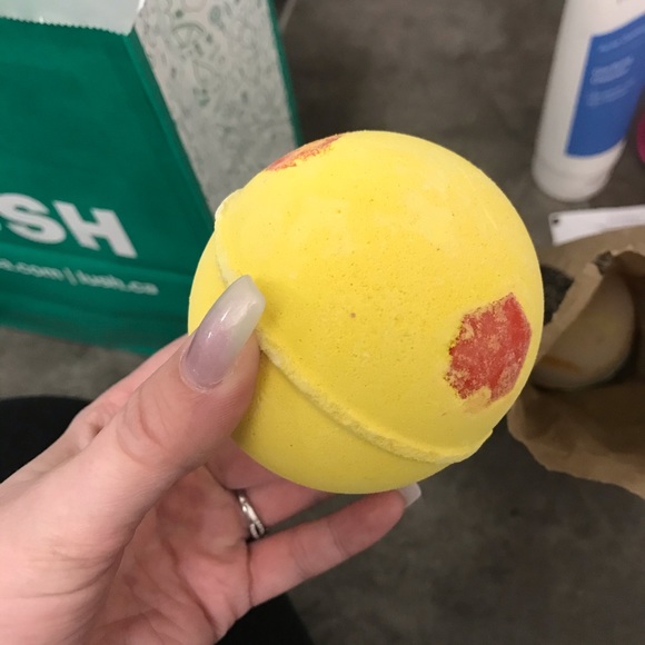 Various bath bombs from LUSH - Picture 2 of 8